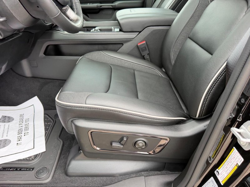 Ram 1500 Vehicle Full-screen Gallery Image 21