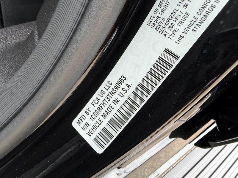 Ram 1500 Vehicle Full-screen Gallery Image 24