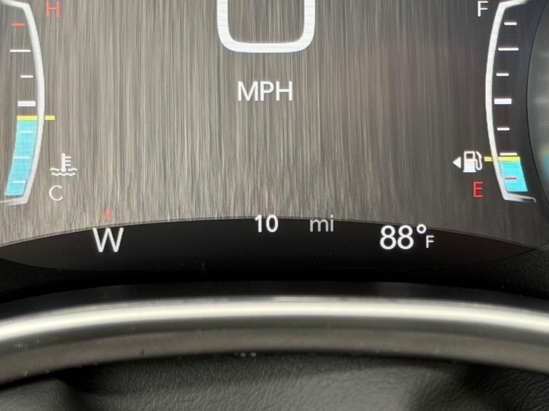 Chrysler Pacifica Vehicle Full-screen Gallery Image 23