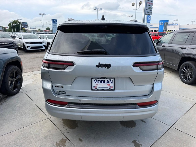 Jeep Grand Cherokee L Vehicle Full-screen Gallery Image 5