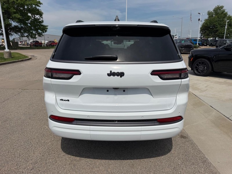 Jeep Grand Cherokee L Vehicle Full-screen Gallery Image 5