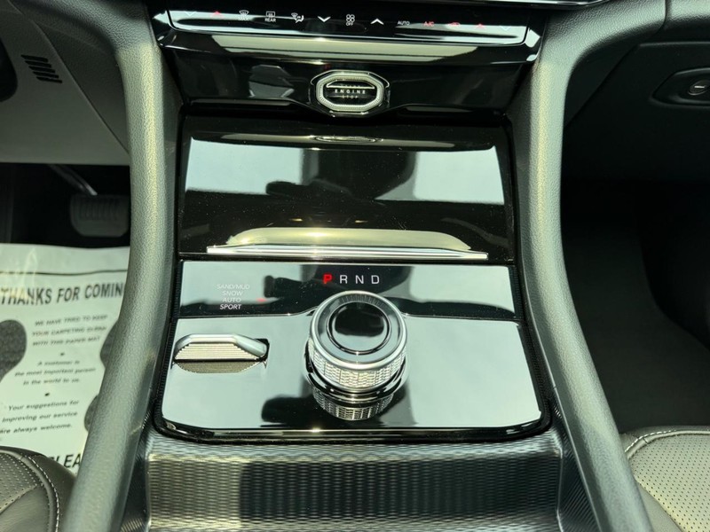 Jeep Grand Cherokee L Vehicle Full-screen Gallery Image 19