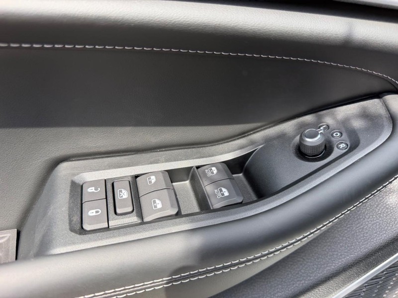Jeep Grand Cherokee L Vehicle Full-screen Gallery Image 21