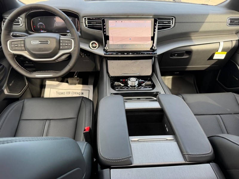 Jeep Grand Wagoneer Vehicle Full-screen Gallery Image 13