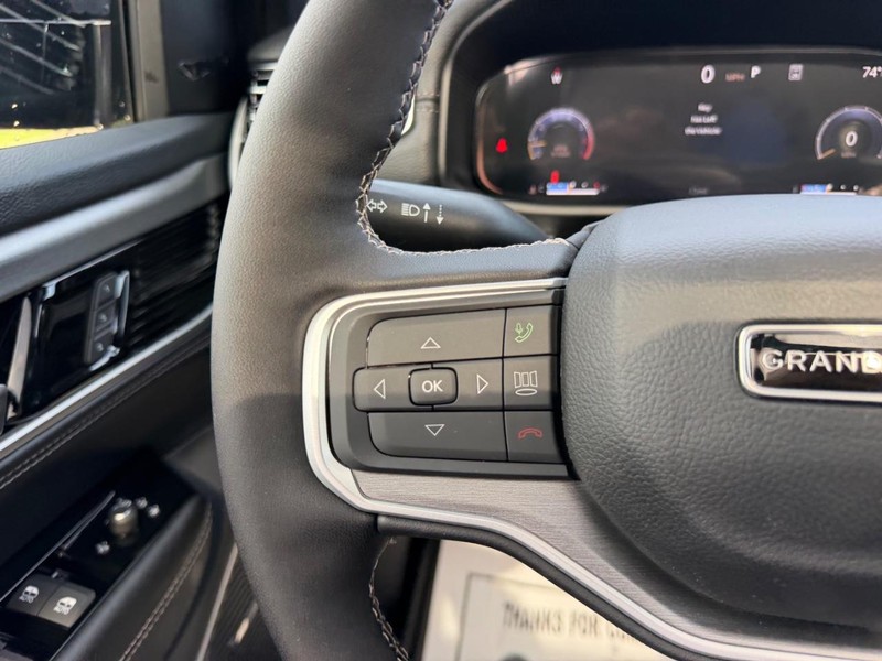Jeep Grand Wagoneer Vehicle Full-screen Gallery Image 15