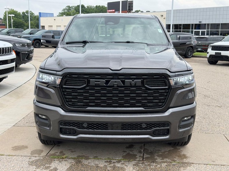 Ram 1500 Vehicle Full-screen Gallery Image 2