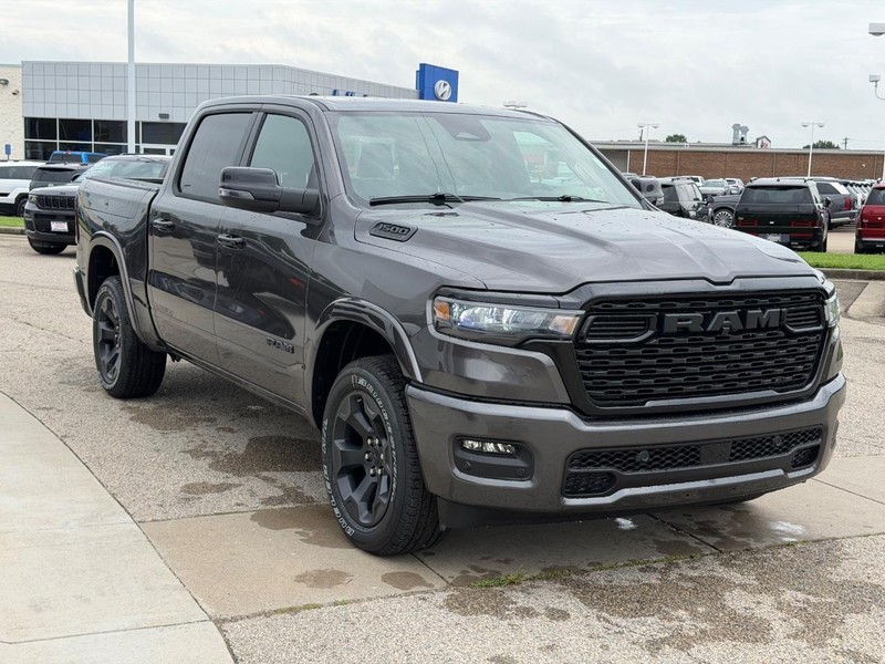 Ram 1500 Vehicle Full-screen Gallery Image 3