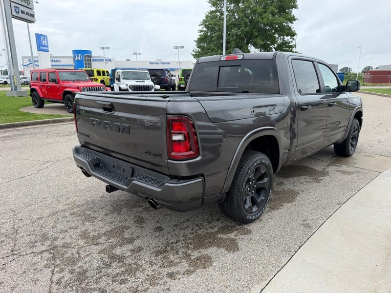 Ram 1500 Vehicle Full-screen Gallery Image 4