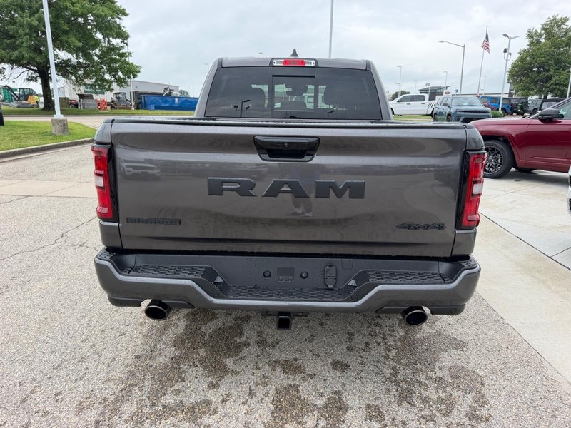 Ram 1500 Vehicle Full-screen Gallery Image 5