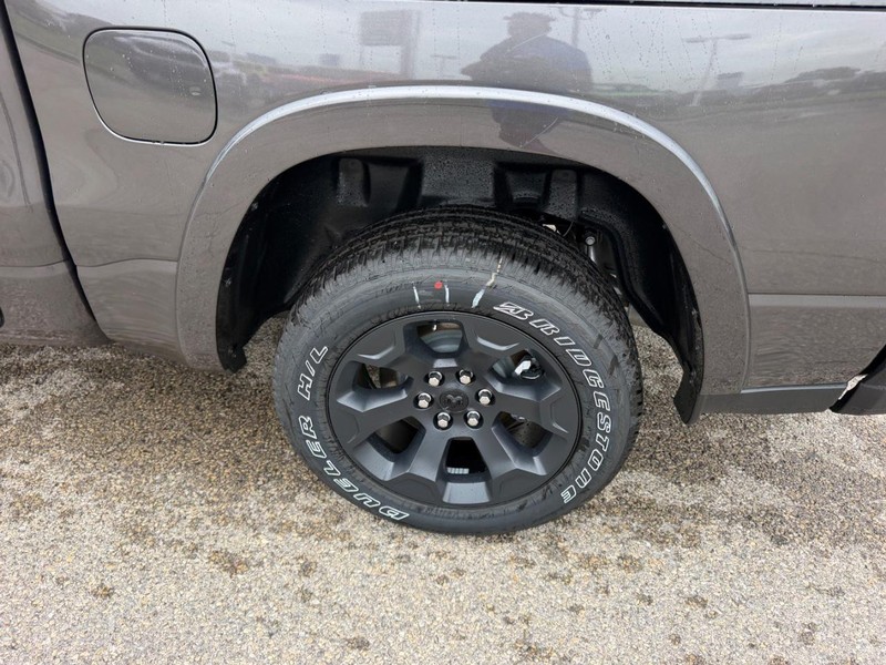 Ram 1500 Vehicle Full-screen Gallery Image 7