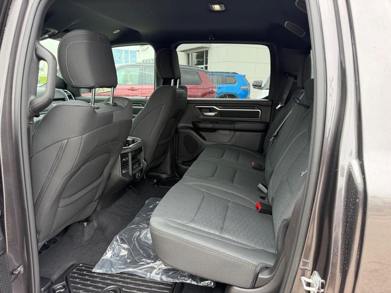 Ram 1500 Vehicle Full-screen Gallery Image 8