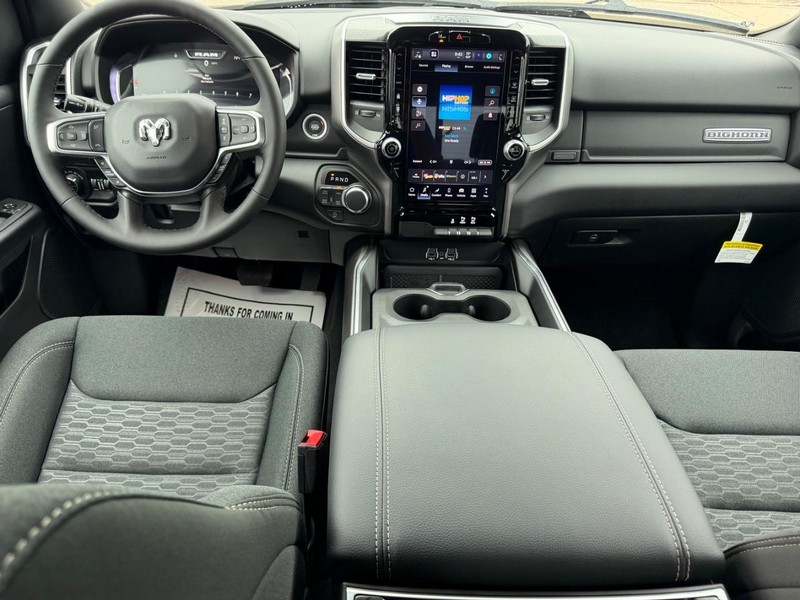 Ram 1500 Vehicle Full-screen Gallery Image 9