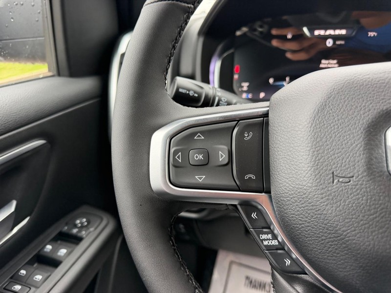 Ram 1500 Vehicle Full-screen Gallery Image 11