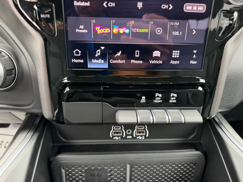 Ram 1500 Vehicle Full-screen Gallery Image 16