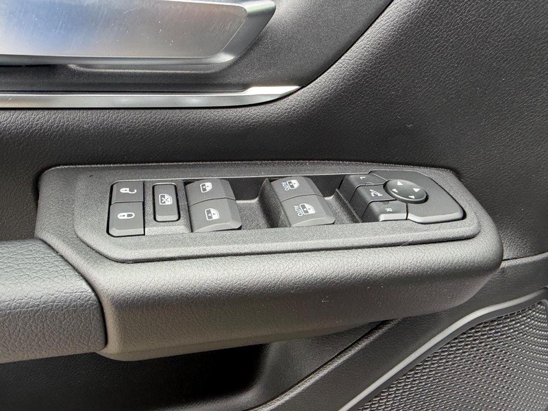 Ram 1500 Vehicle Full-screen Gallery Image 18