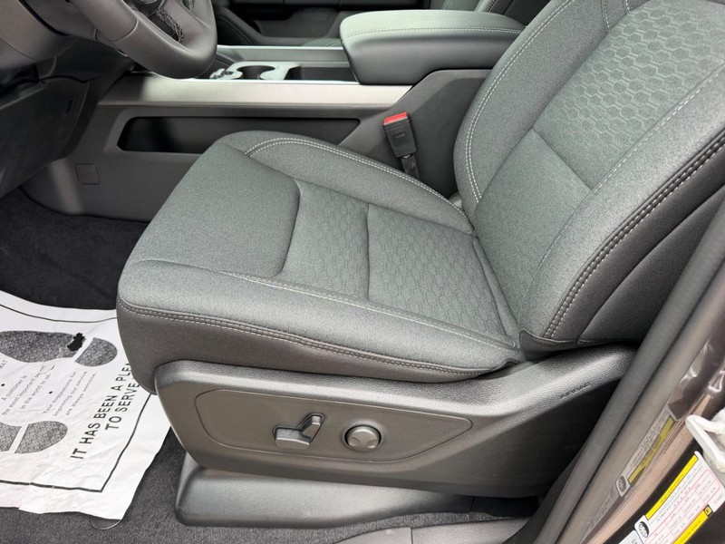 Ram 1500 Vehicle Full-screen Gallery Image 19