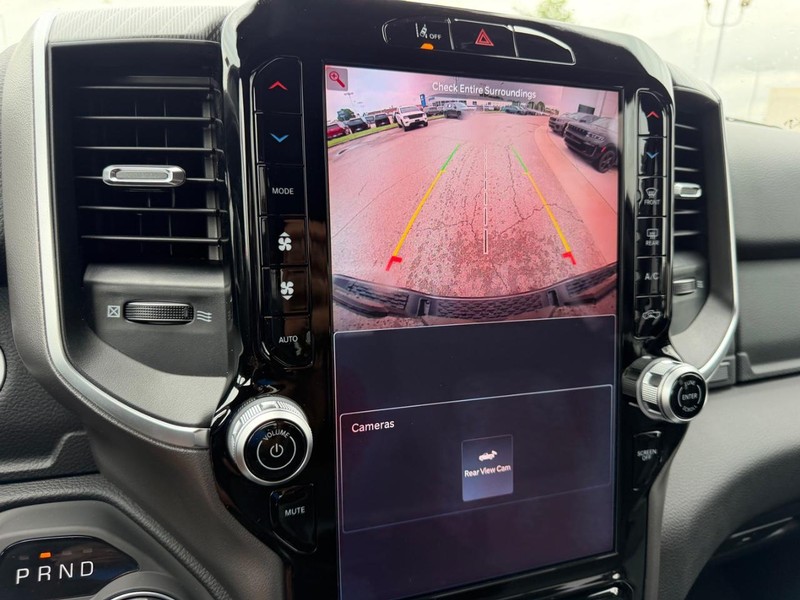 Ram 1500 Vehicle Full-screen Gallery Image 21