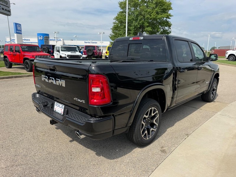 Ram 1500 Vehicle Full-screen Gallery Image 4