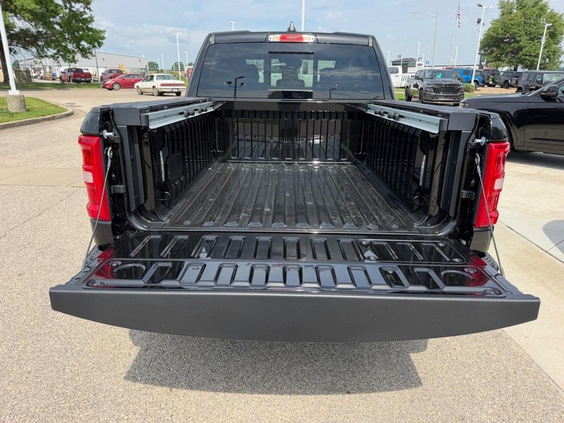 Ram 1500 Vehicle Full-screen Gallery Image 6