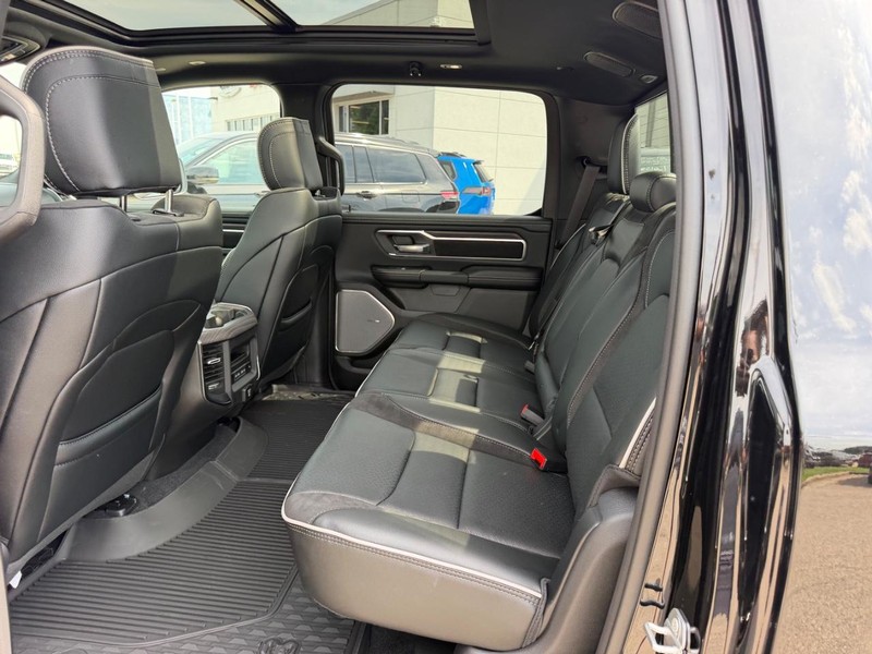 Ram 1500 Vehicle Full-screen Gallery Image 8