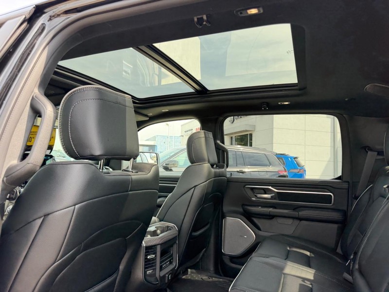 Ram 1500 Vehicle Full-screen Gallery Image 9