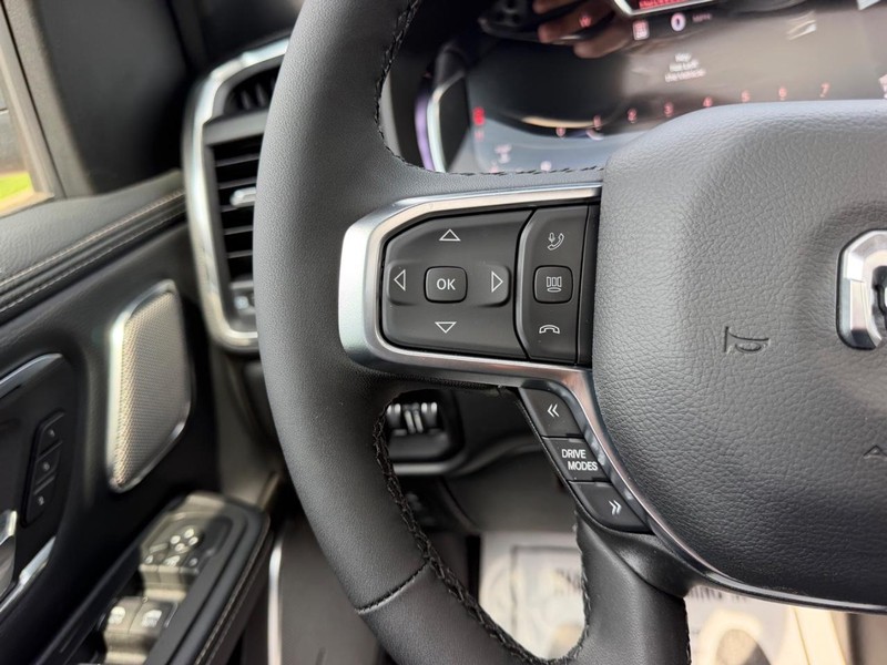 Ram 1500 Vehicle Full-screen Gallery Image 12