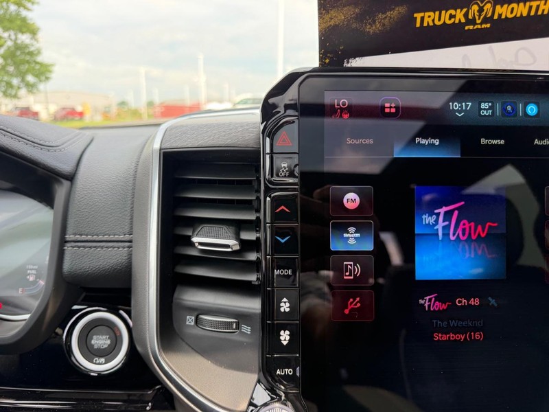 Ram 1500 Vehicle Full-screen Gallery Image 15
