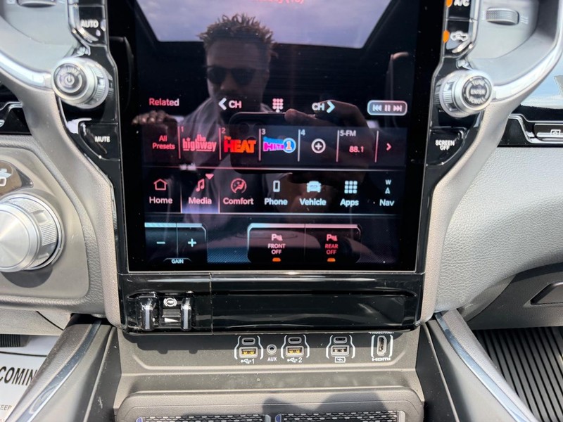 Ram 1500 Vehicle Full-screen Gallery Image 16
