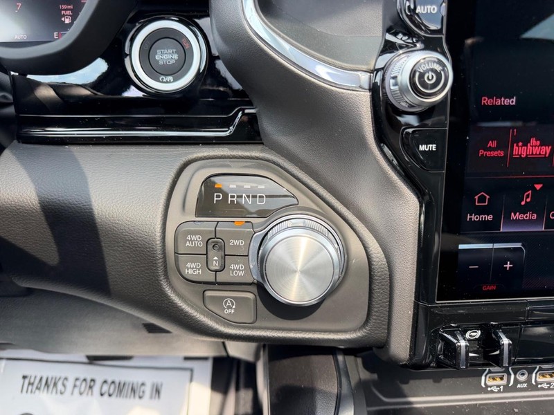 Ram 1500 Vehicle Full-screen Gallery Image 17