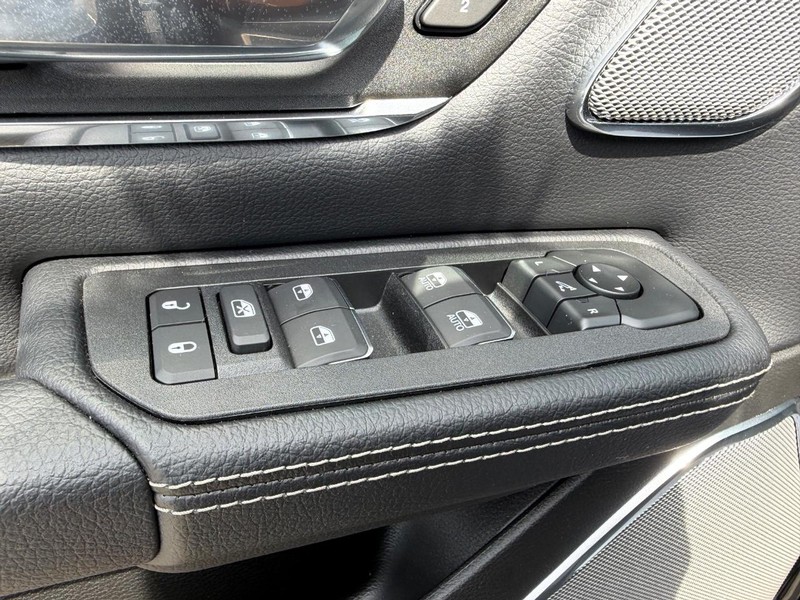 Ram 1500 Vehicle Full-screen Gallery Image 19