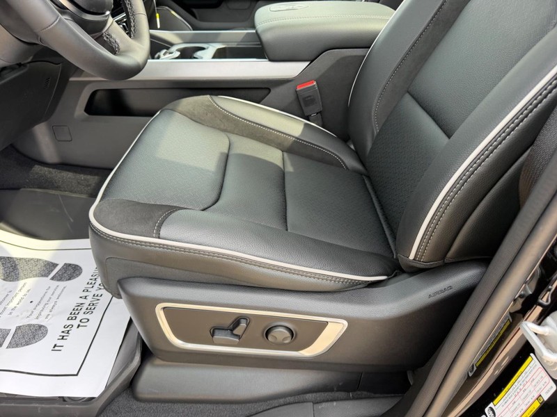 Ram 1500 Vehicle Full-screen Gallery Image 21