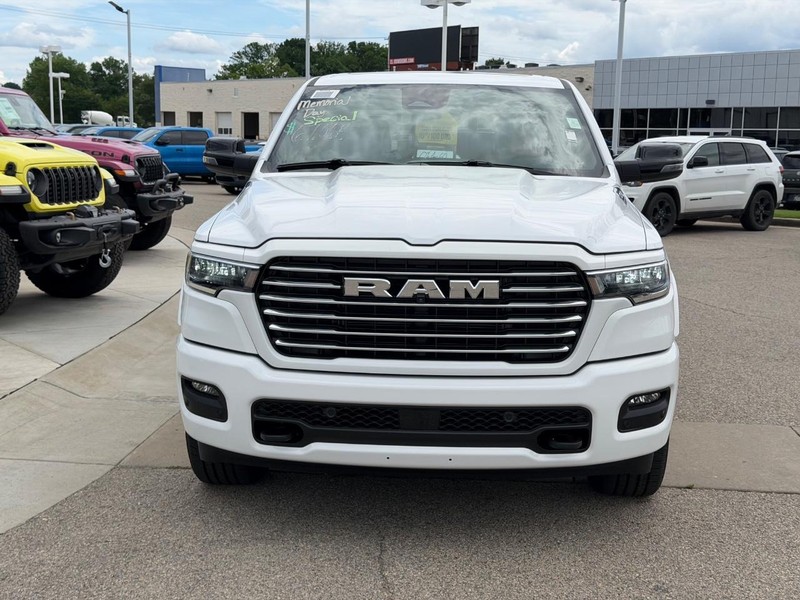 Ram 1500 Vehicle Full-screen Gallery Image 2