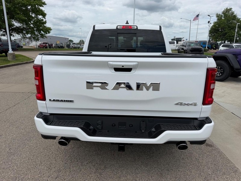 Ram 1500 Vehicle Full-screen Gallery Image 5