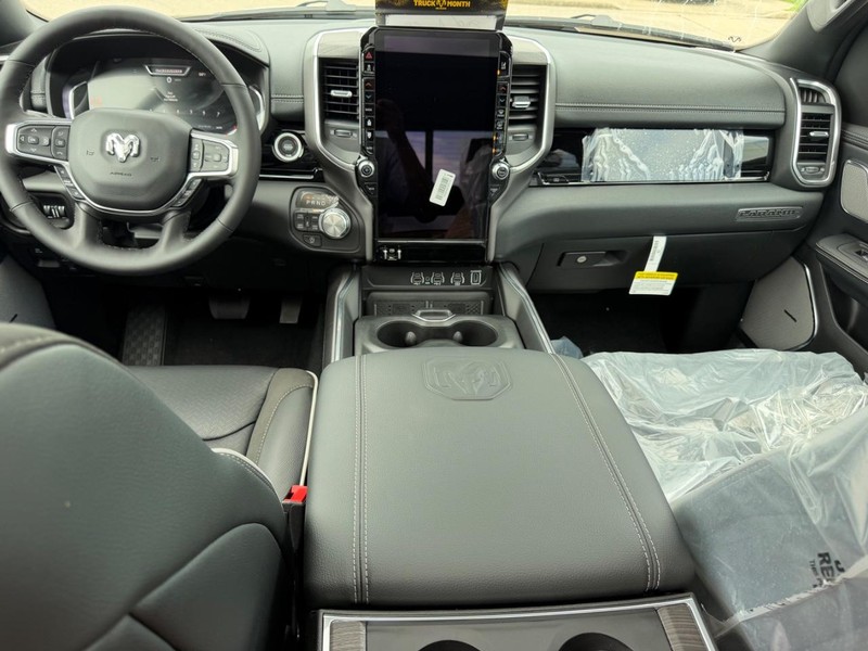 Ram 1500 Vehicle Full-screen Gallery Image 10