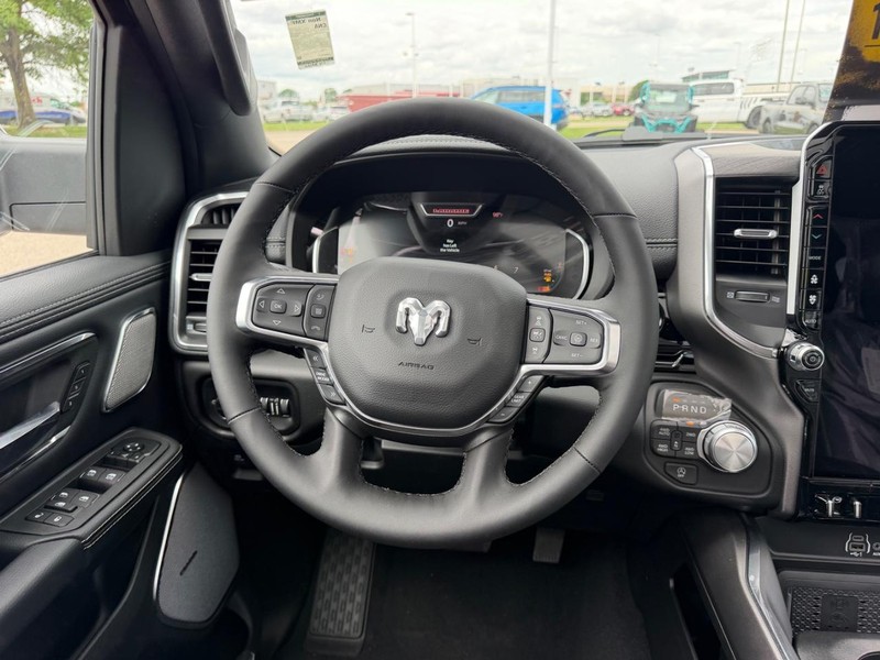 Ram 1500 Vehicle Full-screen Gallery Image 11