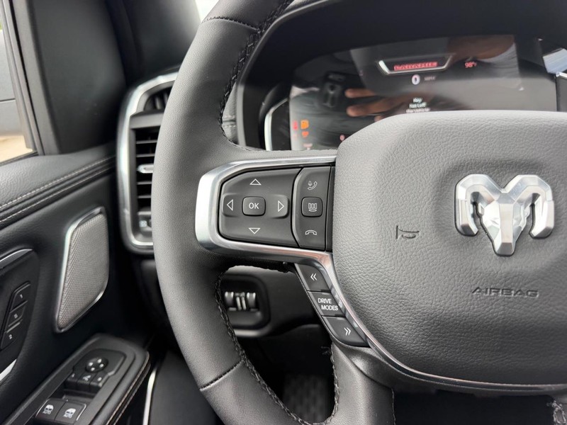 Ram 1500 Vehicle Full-screen Gallery Image 12