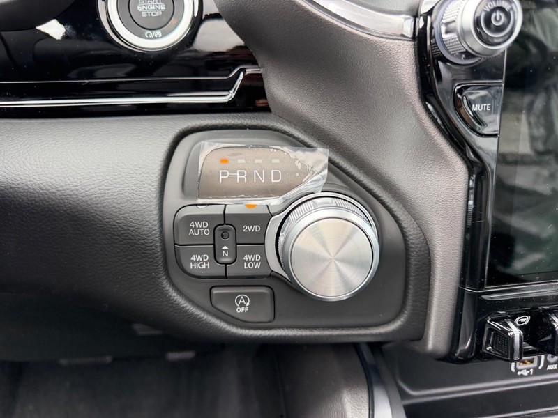 Ram 1500 Vehicle Full-screen Gallery Image 14
