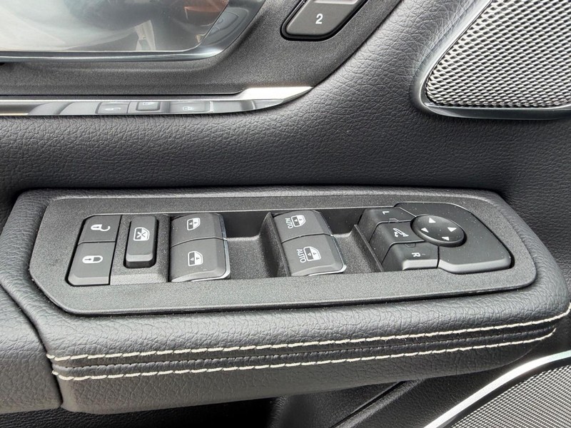 Ram 1500 Vehicle Full-screen Gallery Image 16