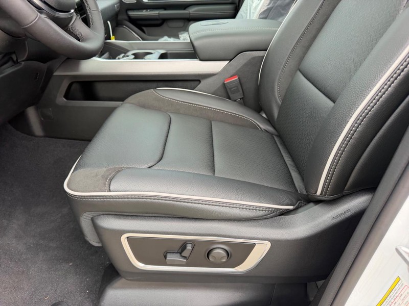Ram 1500 Vehicle Full-screen Gallery Image 18