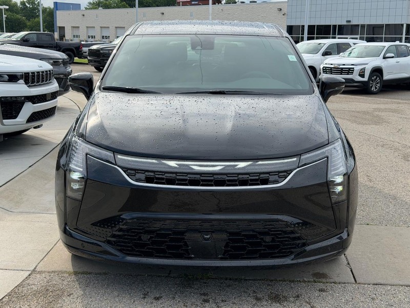 Chrysler Pacifica Vehicle Full-screen Gallery Image 2