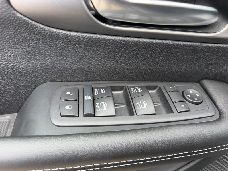 Chrysler Pacifica Vehicle Full-screen Gallery Image 20