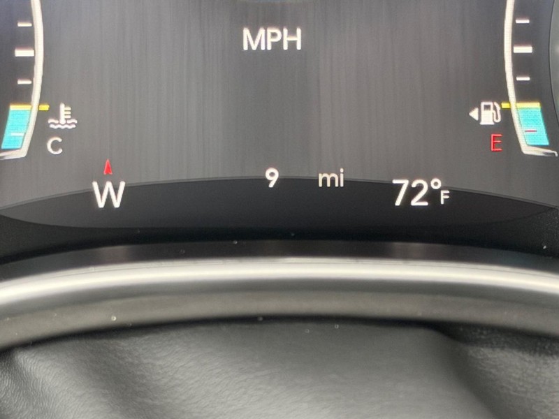 Chrysler Pacifica Vehicle Full-screen Gallery Image 23