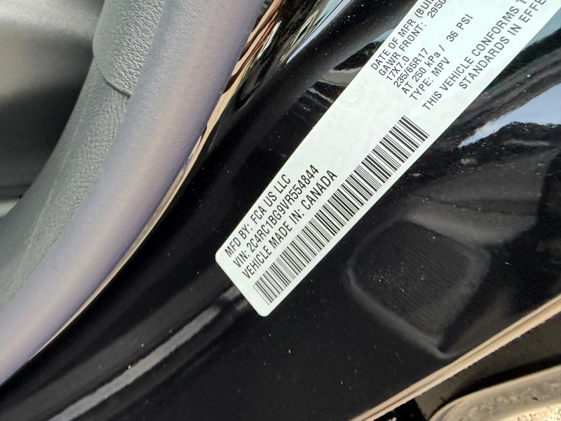 Chrysler Pacifica Vehicle Full-screen Gallery Image 25