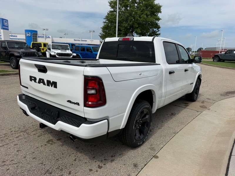 Ram 1500 Vehicle Full-screen Gallery Image 4