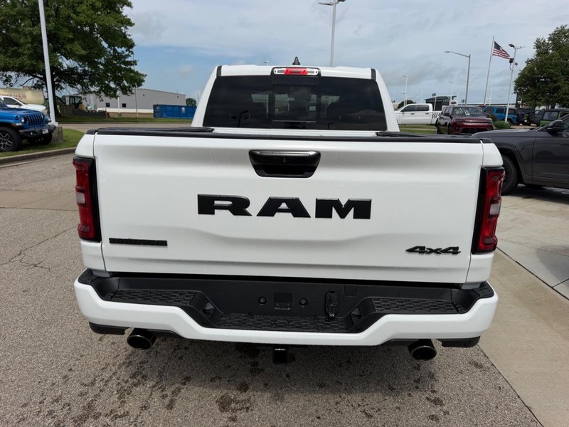 Ram 1500 Vehicle Full-screen Gallery Image 5