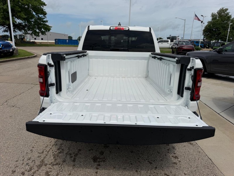 Ram 1500 Vehicle Full-screen Gallery Image 6