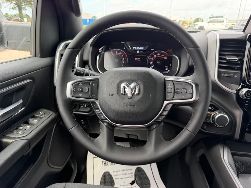Ram 1500 Vehicle Full-screen Gallery Image 10