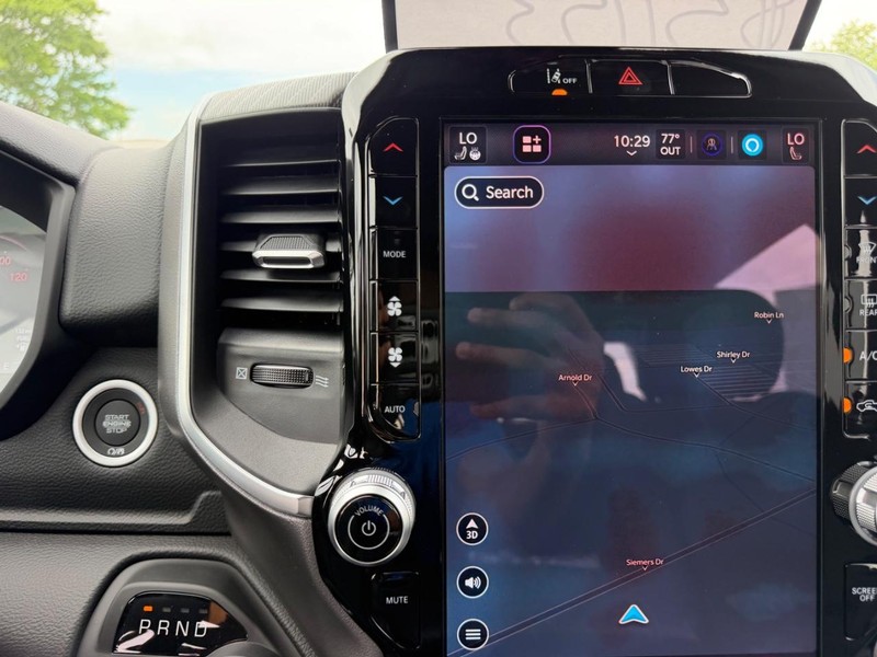 Ram 1500 Vehicle Full-screen Gallery Image 14