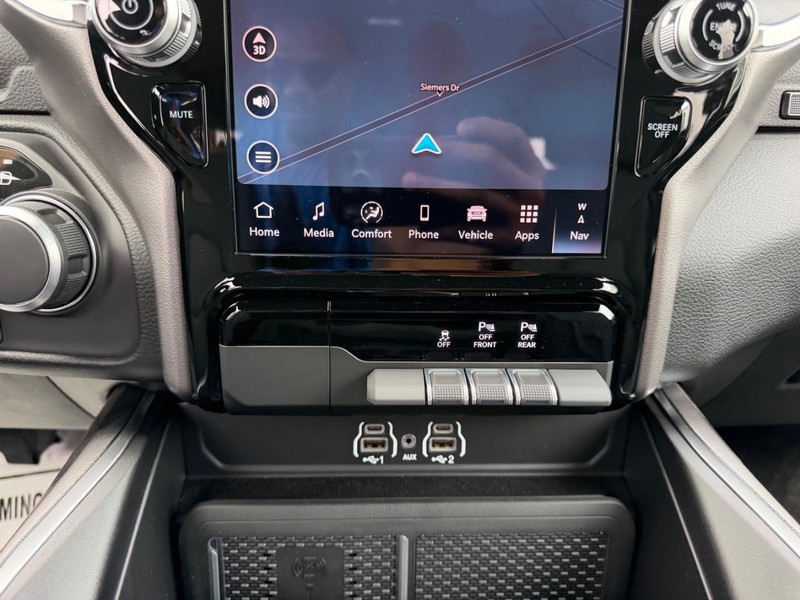 Ram 1500 Vehicle Full-screen Gallery Image 16