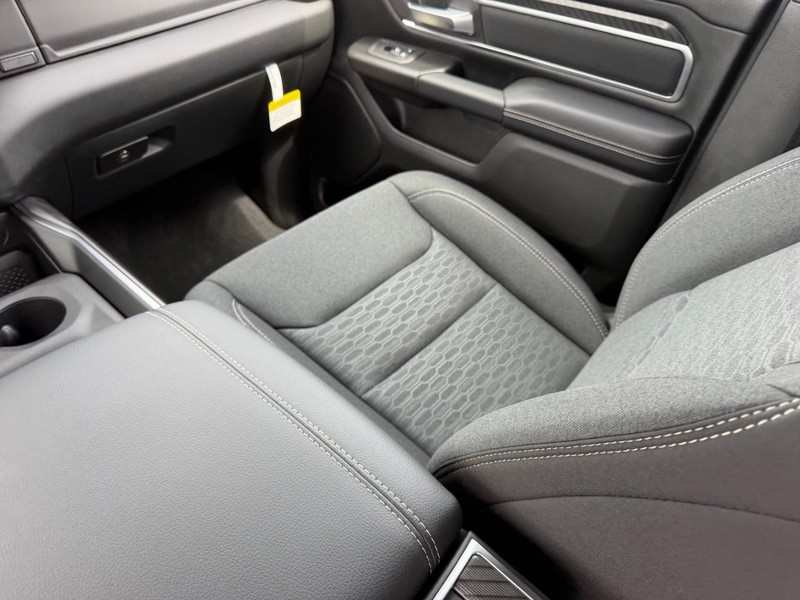 Ram 1500 Vehicle Full-screen Gallery Image 17